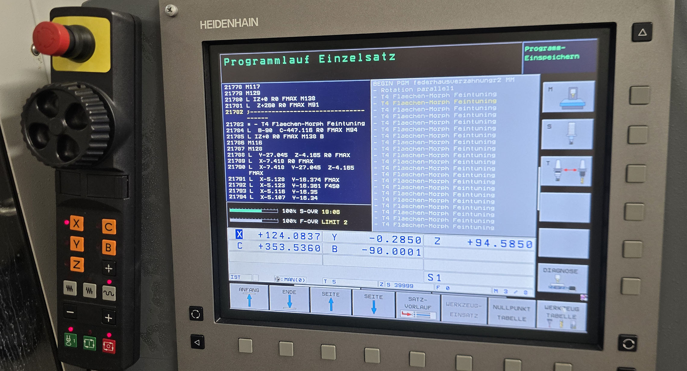 Heidenhain-Steuerung der CNC-Maschine